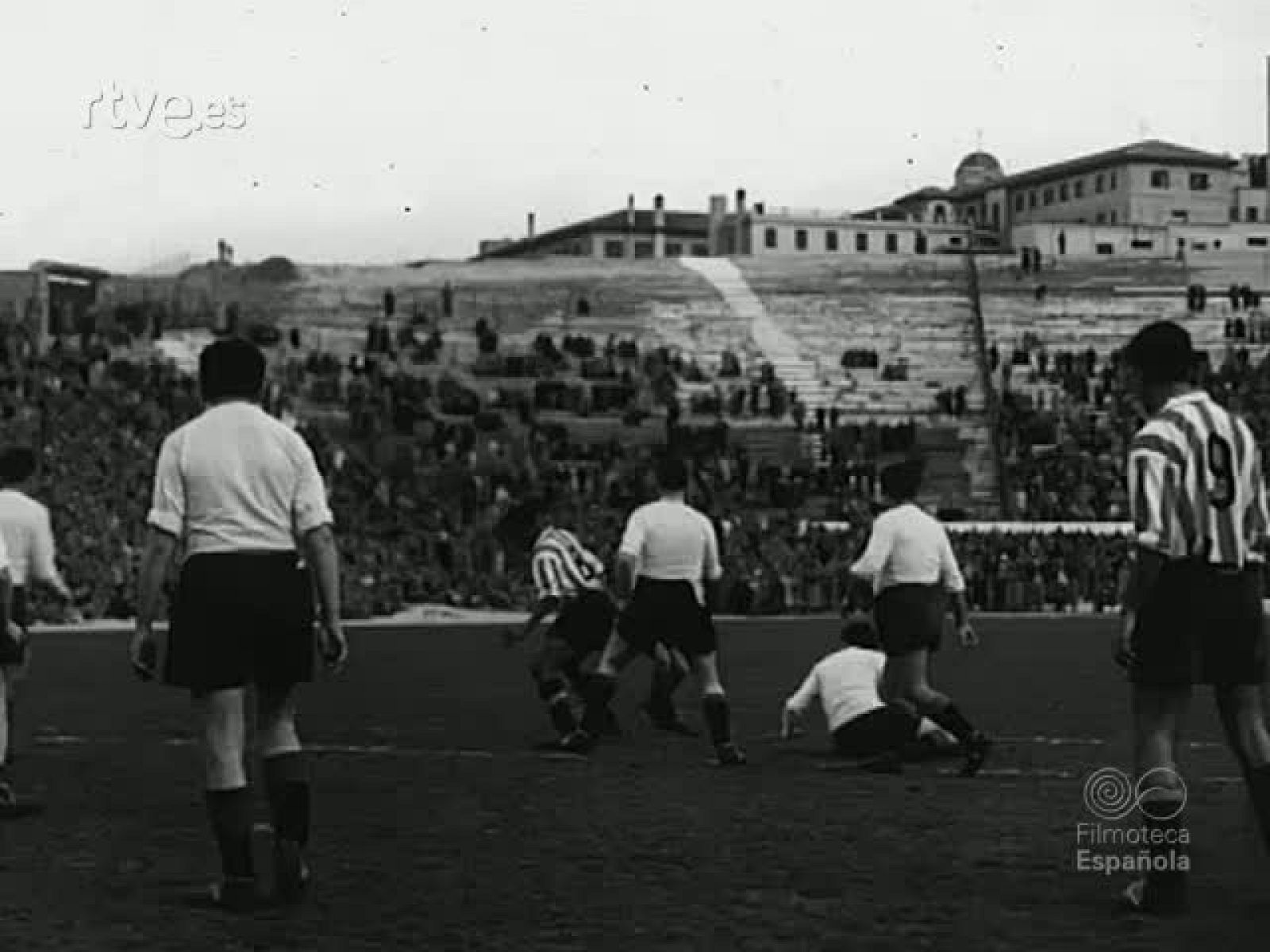 PARTIDO DE FUTBOL ENTRE ARTISTAS CELEBRADO CON FINES BENEFICOS | Ver