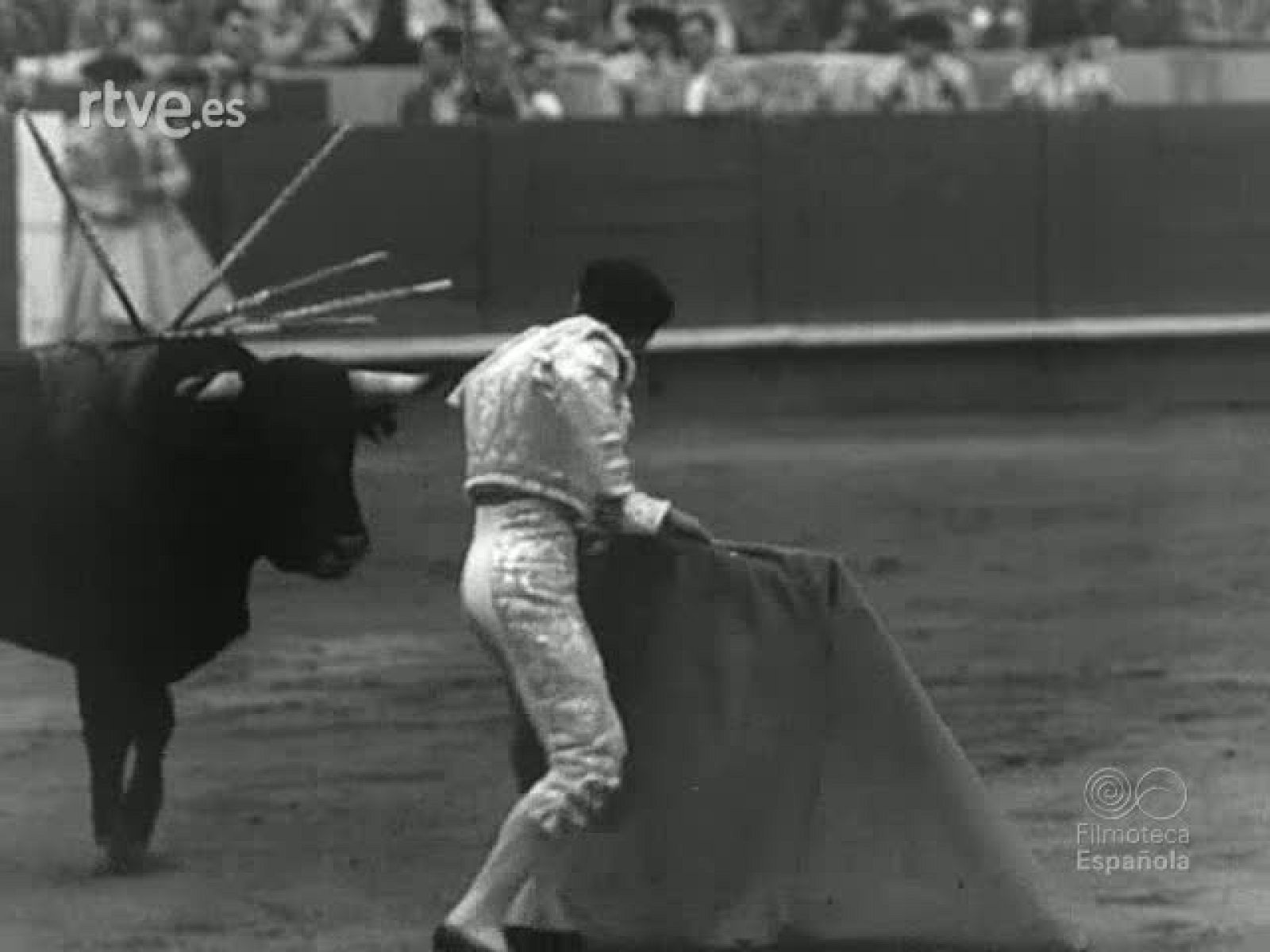 ALTERNATIVA DE CESAR GIRON EN BARCELONA (AÑO 1952) | Ver