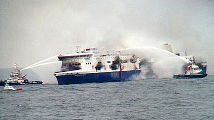 Telediario 1 - Un incendio en un ferry italiano obliga a desalojar a cerca