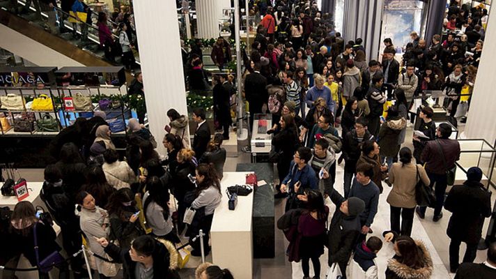 Telediario 1 - Muchas tiendas se han adelantado al inicio de las rebajas