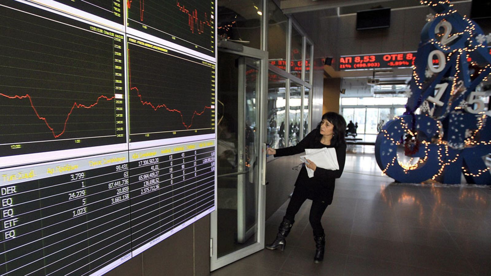 El 80% de la deuda pública de Grecia, 240.000 millones de euros, está en manos de la troika