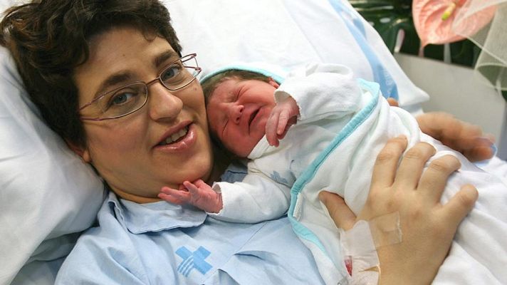 Telediario 1 - Los primeros bebés de 2015