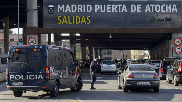Telediario 1 - Un hombre amenaza con hacer estallar una bomba en Atocha
