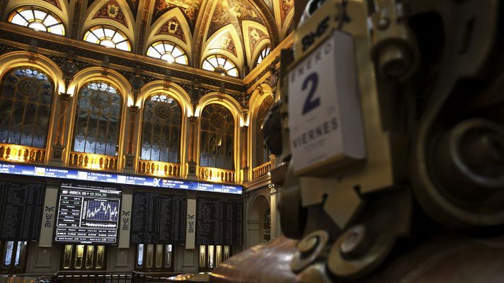 Telediario 1 - La prima de riesgo baja de 100 puntos por primera vez desde mayo de 2010