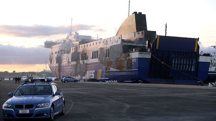 Telediario 1 - El "Norman Atlantic" llega remolcado al puerto italiano de Bríndisi tras 20 horas de travesía