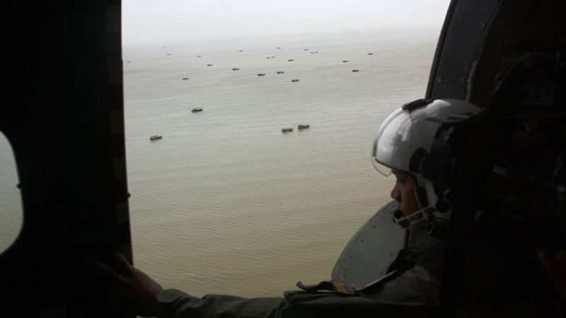 Indonesia apunta al mal tiempo como desencadenante del accidente de avión de AirAsia - Informativo 24h | Ver