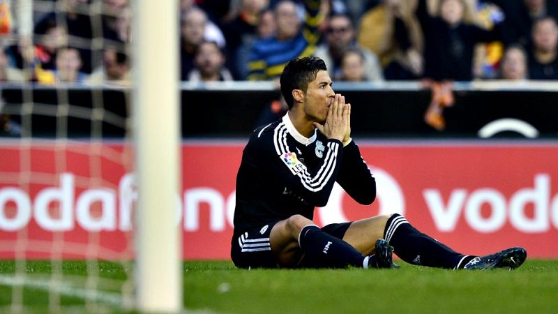 Jugadores como Cristiano Ronaldo o Kroos superan los 2000 minutos jugados esta temporada. En lo que va de temporada, Ancelotti no ha sido muy amigo de las rotaciones y puede que es empiecen a ver las consecuencias. El partido de Mestalla ha sido el c