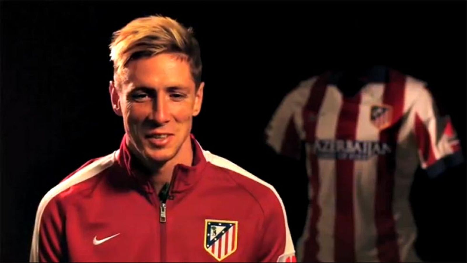El reciente fichaje del Atlético de Madrid, el delantero Fernando  Torres, ha manifestado su deseo de poder contagiarse del "entusiasmo"  y el "saber ganar" de sus nuevos compañeros, y ha afirmado que con su  vuelta al club rojiblanco se cierra un cí
