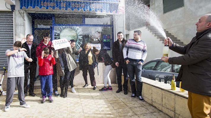 Telediario 1 - El tercer premio de la lotería del Niño, el 84.222