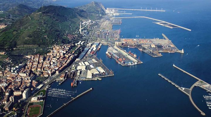 Telediario 1 - La obra pública vuelve a crecer en 2015 tras seis años