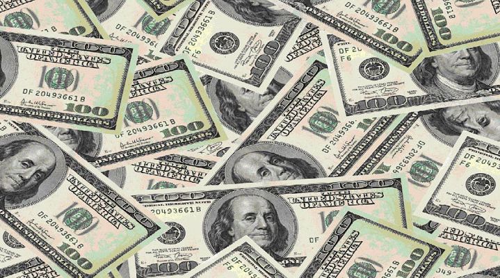 Telediario 1 - Comprar en dólares ya no es un chollo turístico