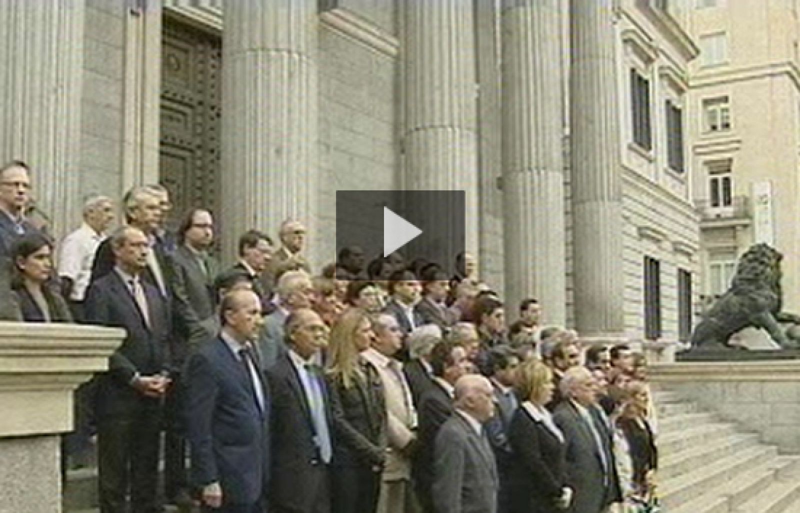 Concentraciones de repulsa en toda España por los atentados estarras | Ver