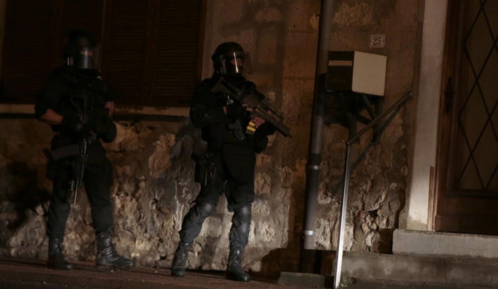 Continúa en el norte de Francia la búsqueda de los dos sospechosos del atentado al 'Charlie Hebdo'