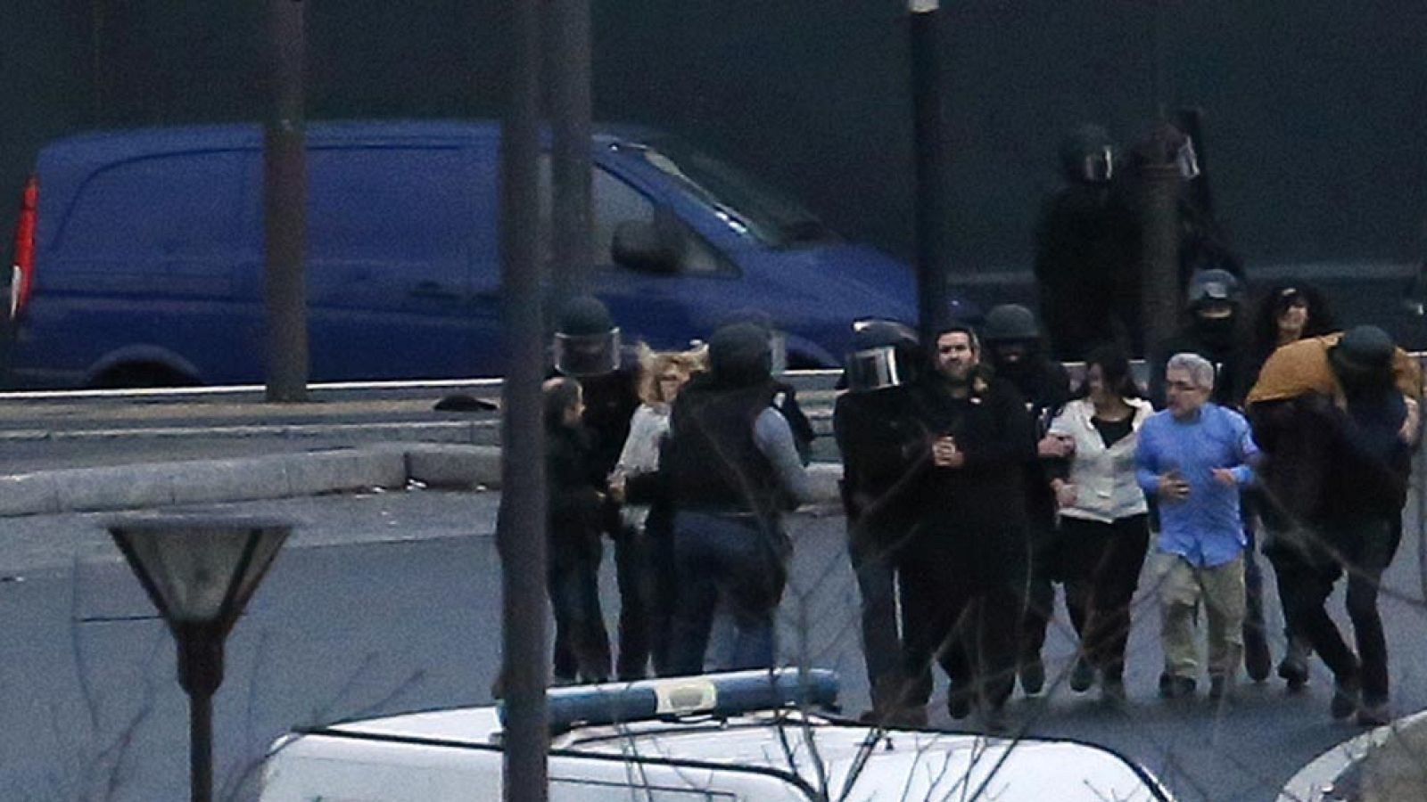 El asalto en una tienda judía de París deja al menos cinco muertos, entre ellos el secuestrador | Ver