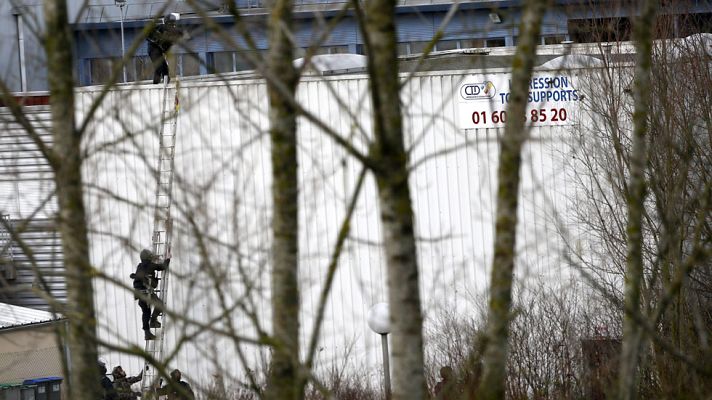 Telediario 1 - Momento del asalto a la imprenta