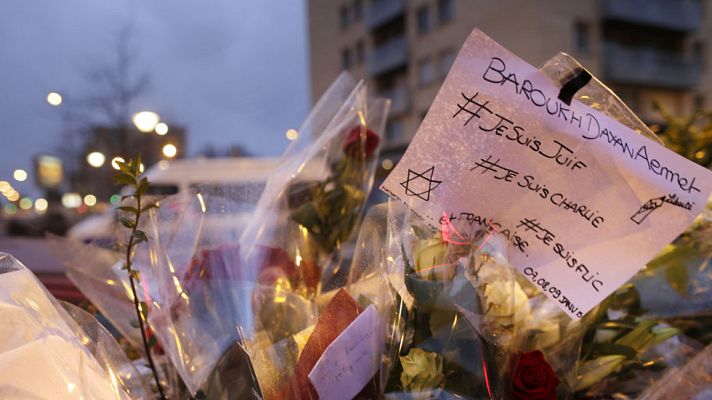 Telediario 1 - Mensajes de solidaridad en la sede de Charlie Hebdo