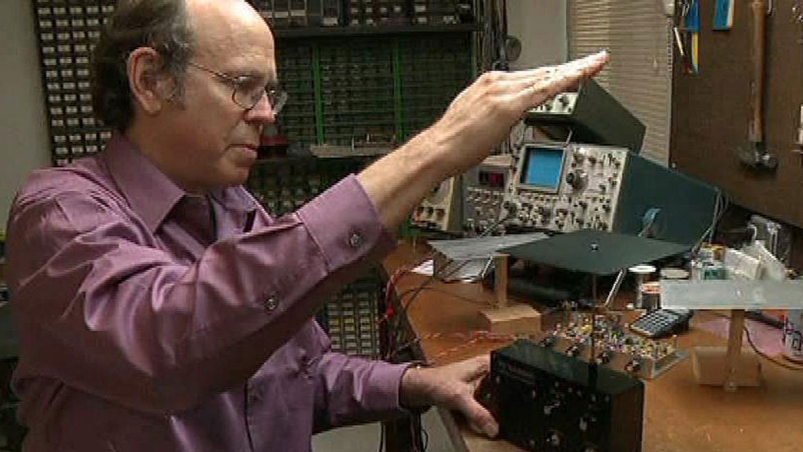 Vuelve el theremín, uno de los primeros instrumentos electrónicos