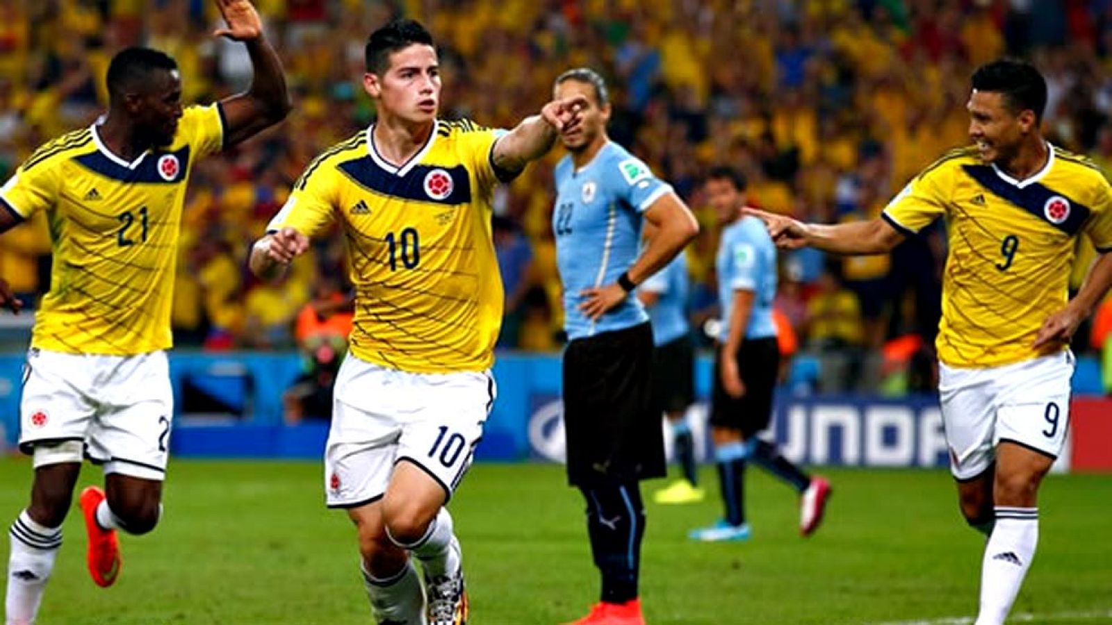 Zúrich también ha elegido el mejor gol del año, el llamado premio "Puskas". El colombiano James Rodríguez se ha impuesto con su tanto a Uruguay a la irlandesa Stephanie Roche y al holandés Robbie van Persie.