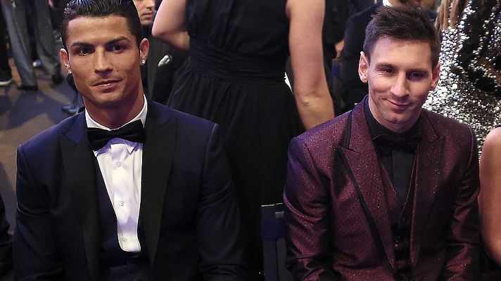 Telediario 1 - Cristiano-Messi, duelo recurrente por el Balón de Oro