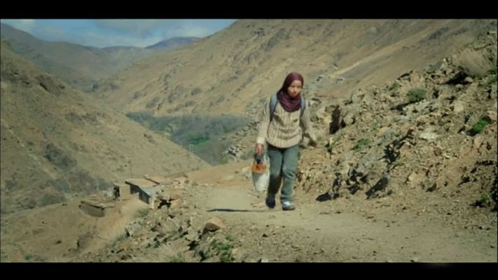 Telediario 1 - 'Camino a la escuela' narra las adversidades que cuatro niños tienen que superar para ir al colegio