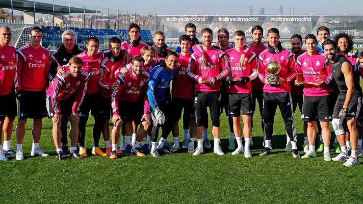 Telediario 1 - Cristiano Ronaldo dedica el Balón de Oro al equipo