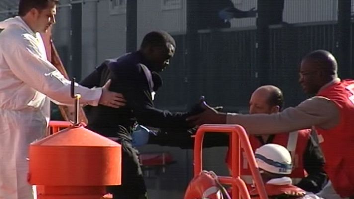 Telediario 1 - Dos detenidos por la muerte de entre 7 y 10 inmigrantes