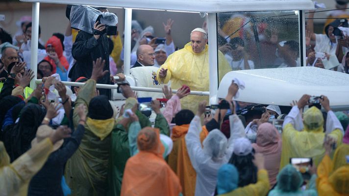 Telediario 1 - El papa Francisco reivindica en Manila el papel de la mujer