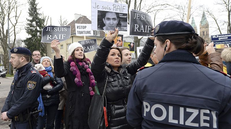 El Tribunal Supremo de Arabia Saudí revisará el caso del bloguero Badawi