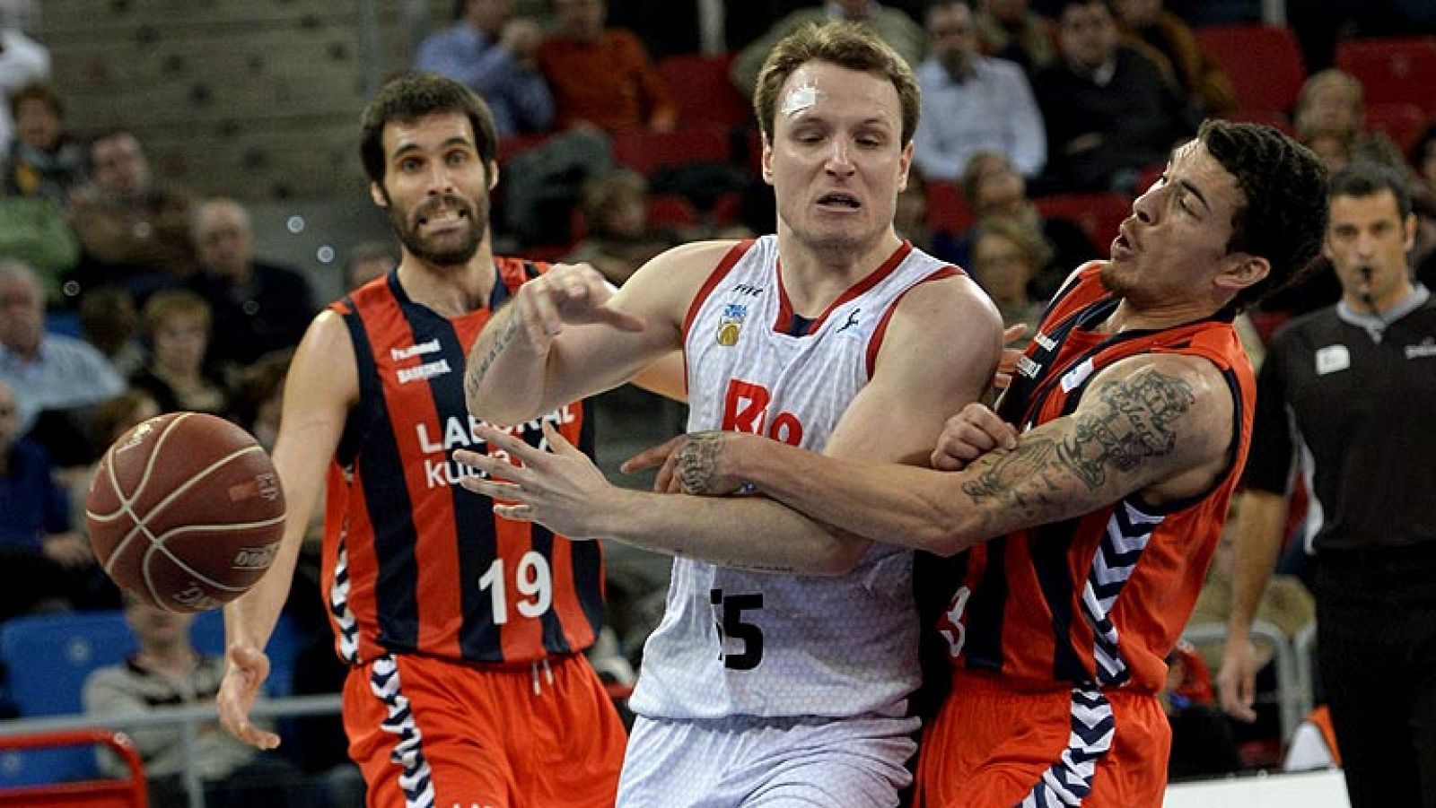 Laboral Kutxa 85 - Rio Natura Monbus 77