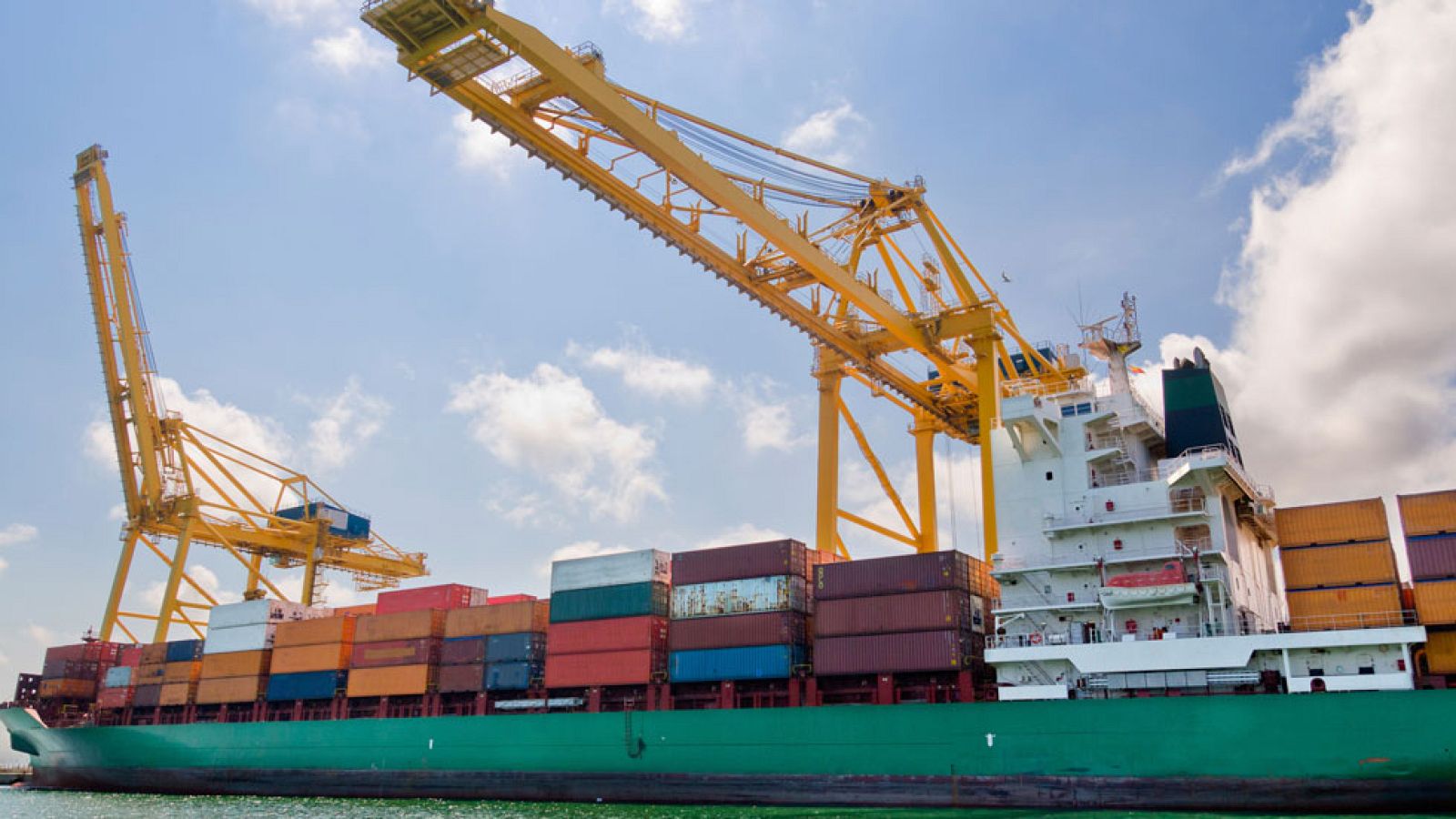 La industria exportadora es una de las grandes beneficiadas de la bajada del precio del petróleo