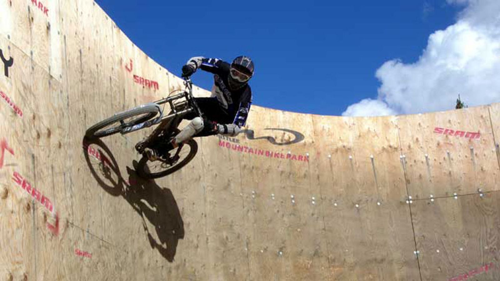'Wallride', otra manera de llevar la bici | Ver