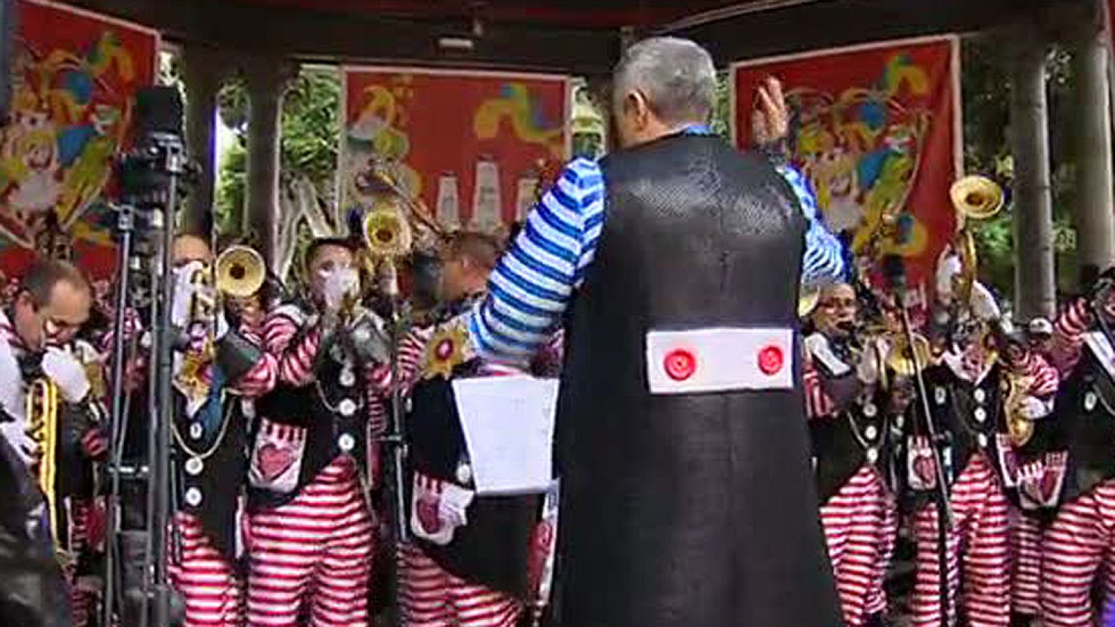 Retiran una murga del carnaval de Tenerife por considerarla homófoba | Ver