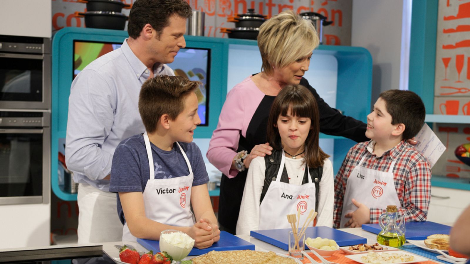 Lluc, Ana y Víctor cocinan en 'Amigas y Conocidas'