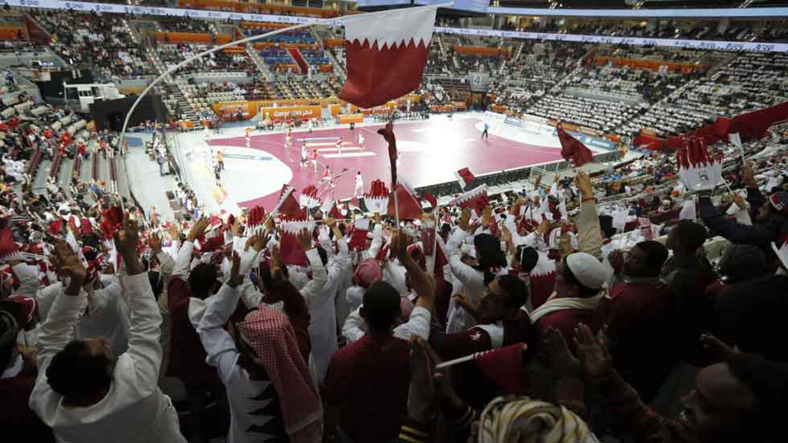 En el Catar-España ha pasado algo muy raro, porque las dos aficiones han terminado igual de contentas.... Había gritos españoles con cada gol, no importaba la porteria...