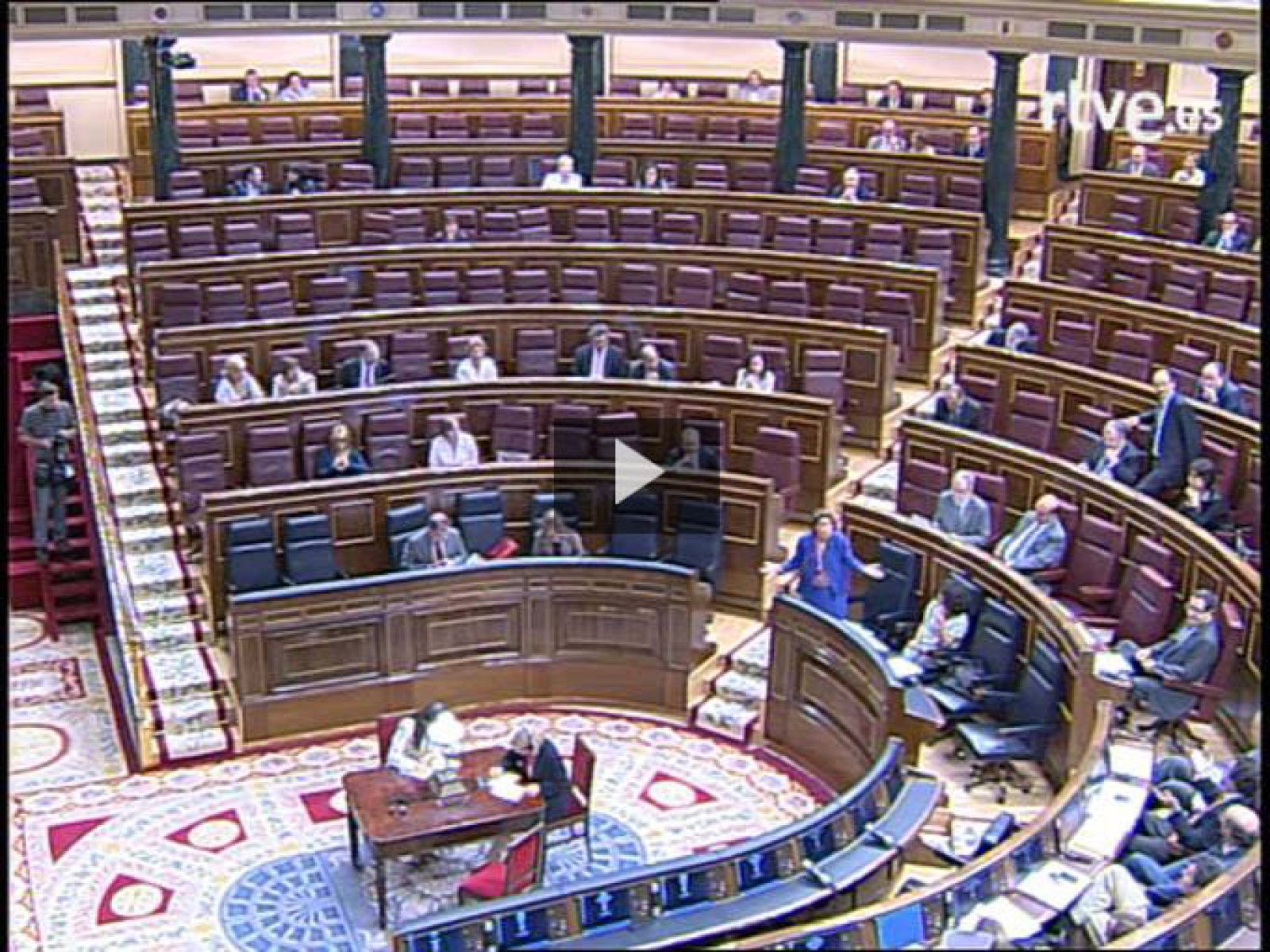 La ministra de Fomento protagoniza un duro enfrentamiento con el PP