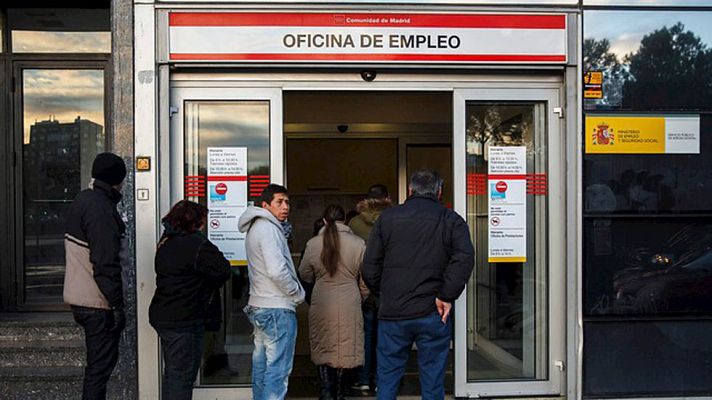 Telediario 1 - El año pasado no sólo bajó el paro, sino que se creó empleo