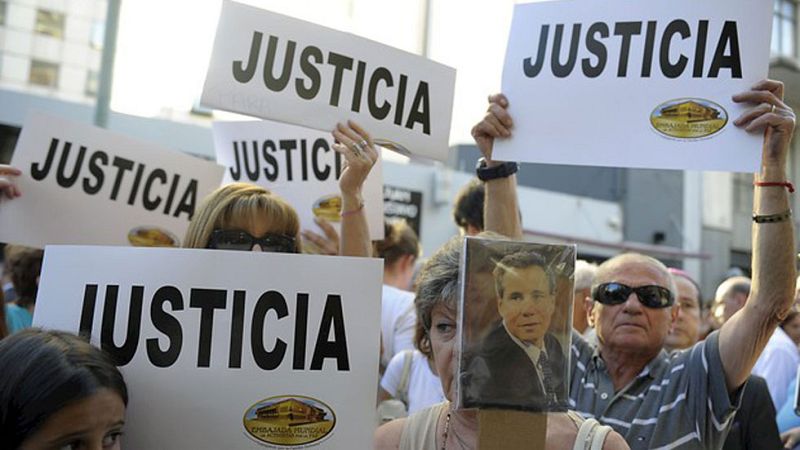 Miles de personas se concentran para pedir justicia por la muerte del fiscal Alberto Nisman