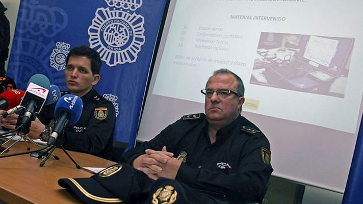 Telediario 1 - Detenidas 12 personas en Alicante por distribuir pornografía infantil en internet