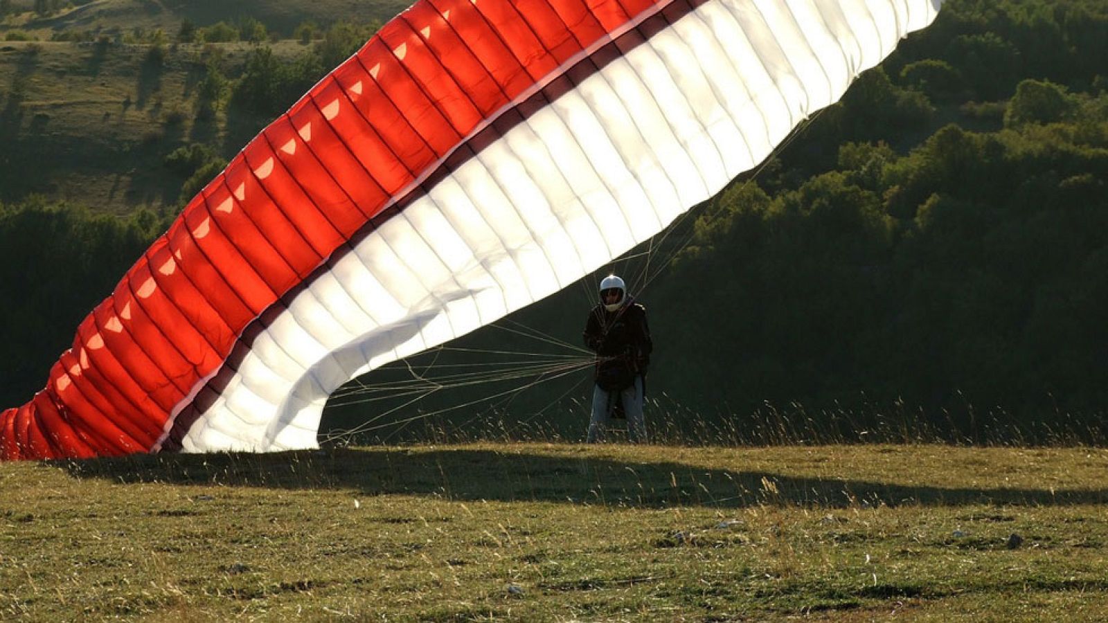 Intervalos de viento fuerte en Pirineos, valle del Ebro, Ampurdán, Menorca y Canarias