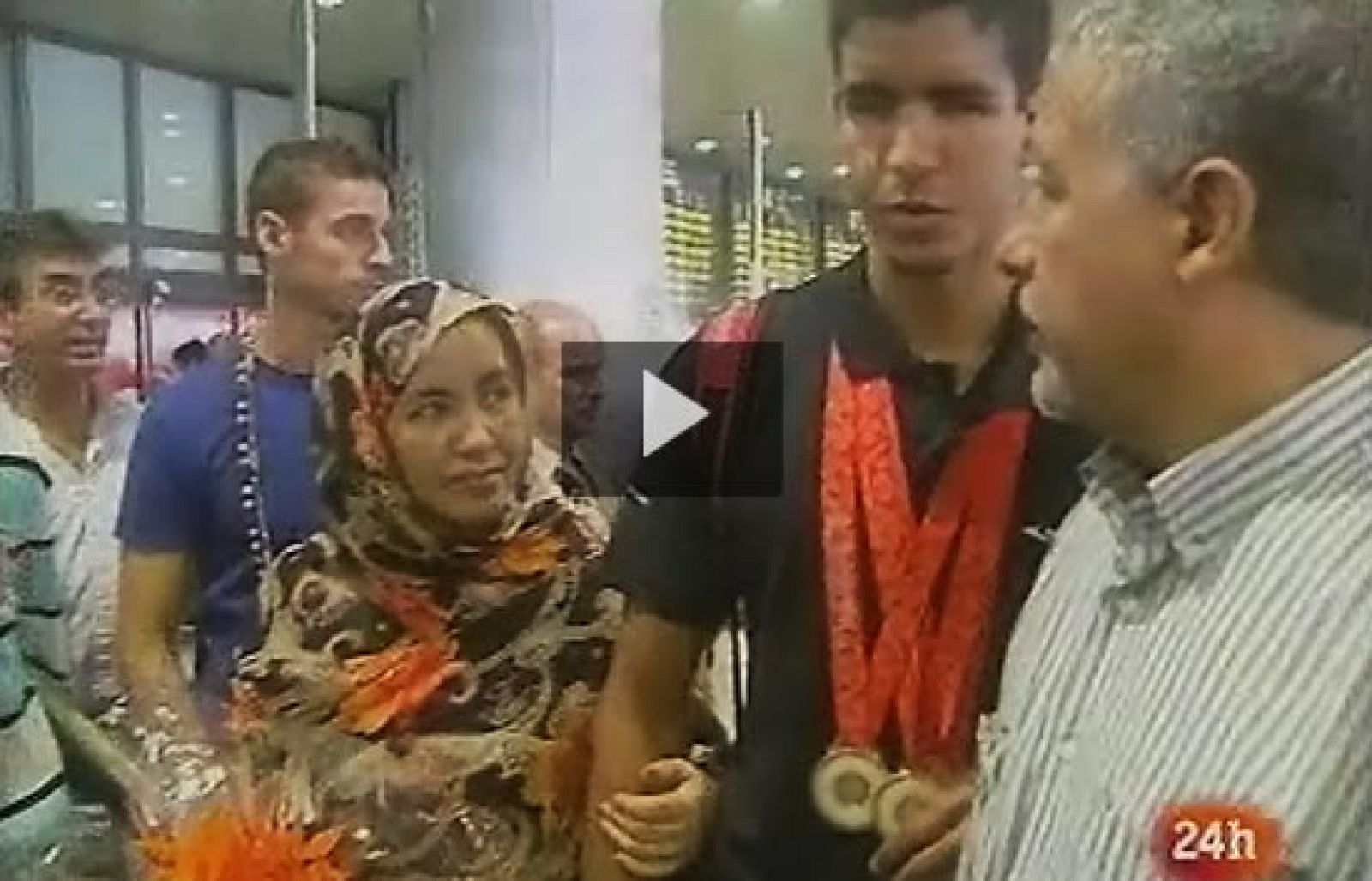 El nadador Enhamed vuelve a España | Ver