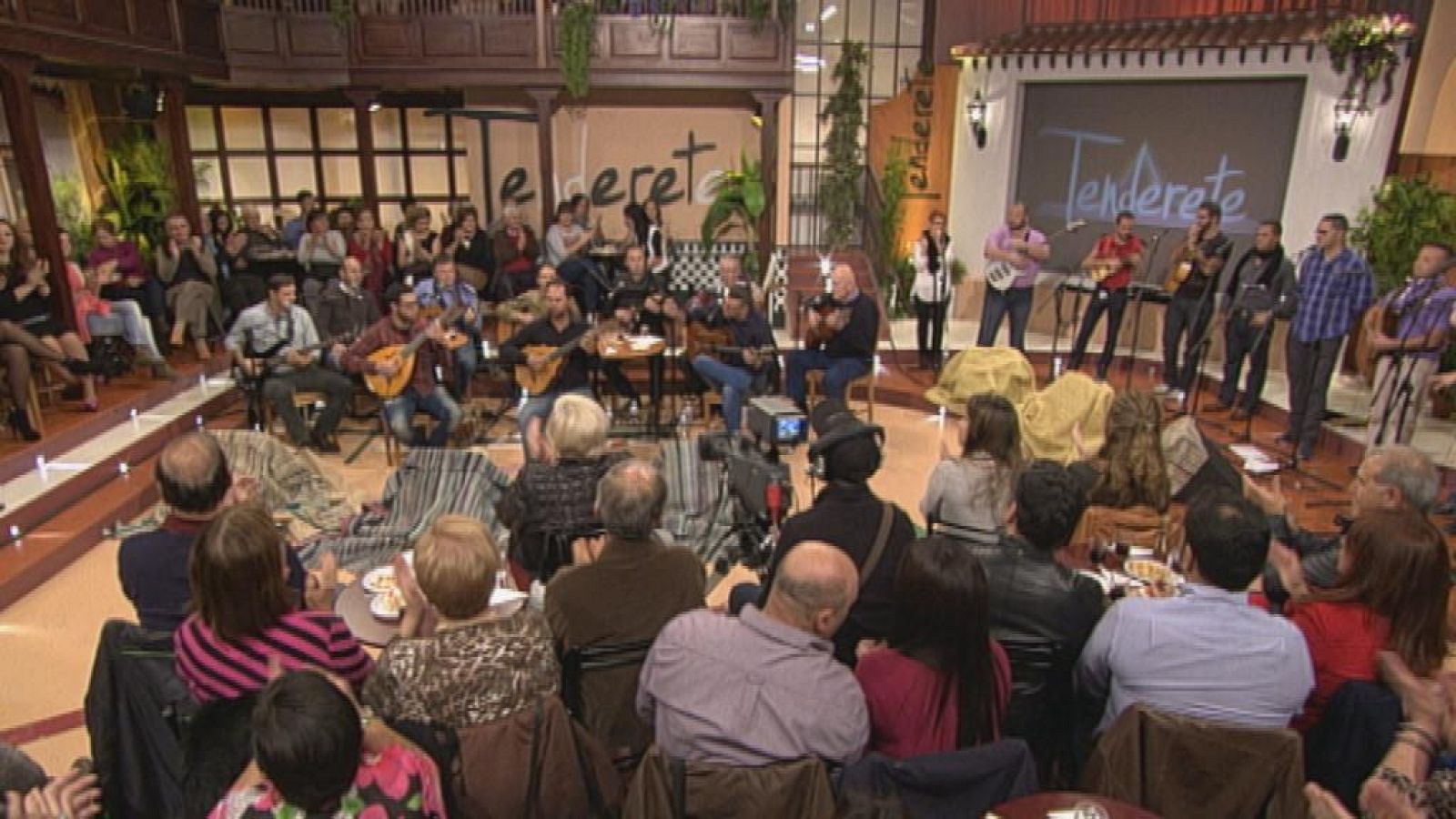 Tenderete - 25/01/15 con "La parranda de aceite y vinagre" y "La parranda del millo" con solistas. - Tenderete | Ver