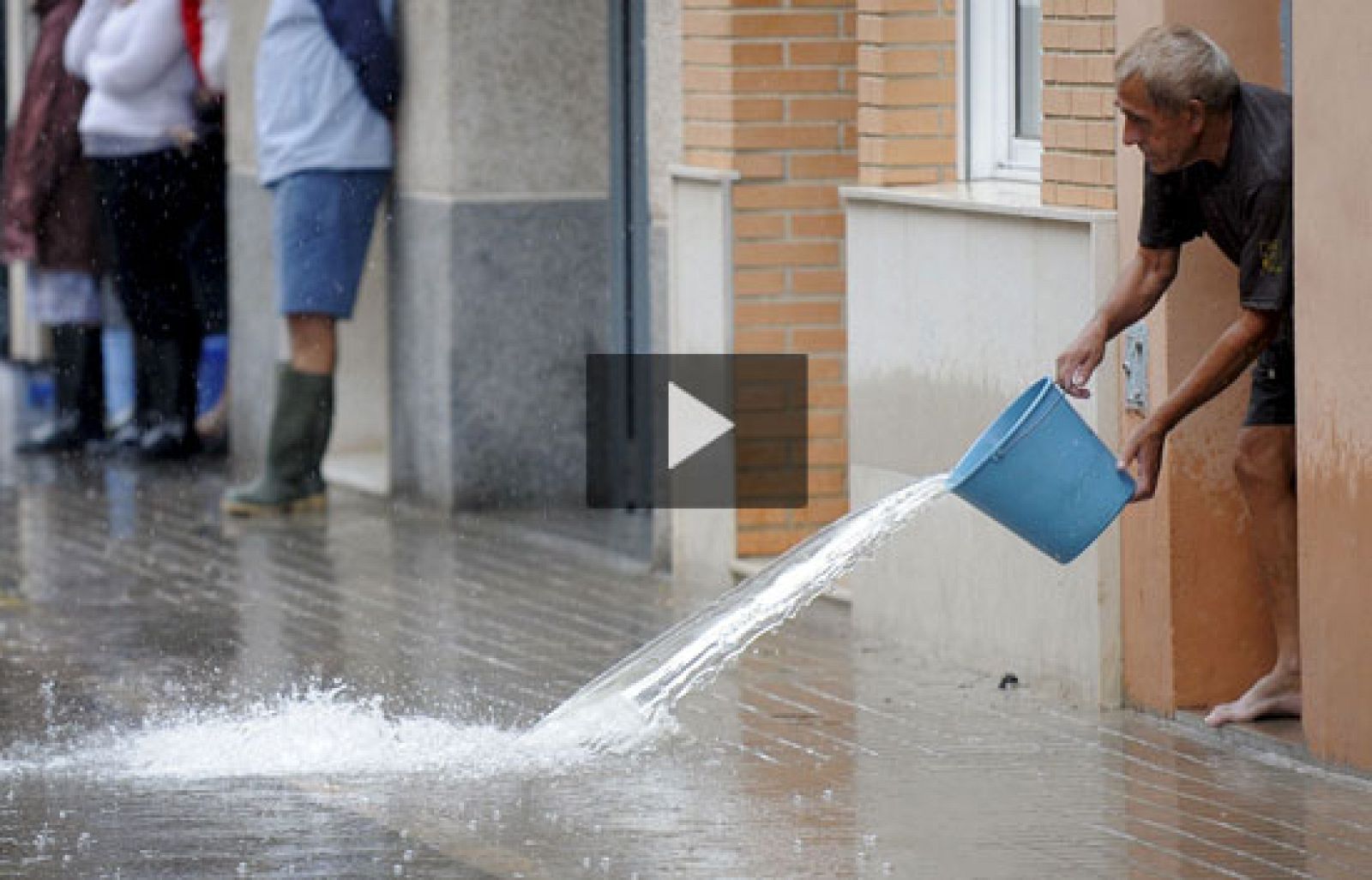 Los vecinos de Sueca relatan como hicieron frente a las inundaciones | Ver