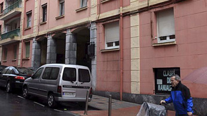 Telediario 1 - Un hombre muere apuñalado por su compañero de piso