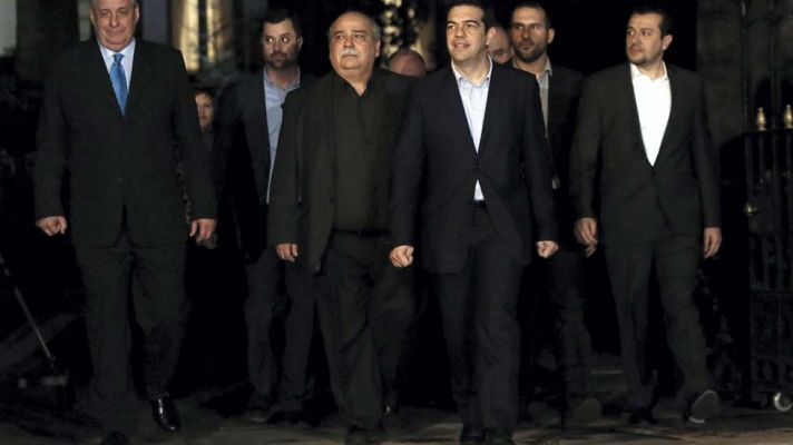Telediario 1 - Tsipras nombra un gobierno en clave económica