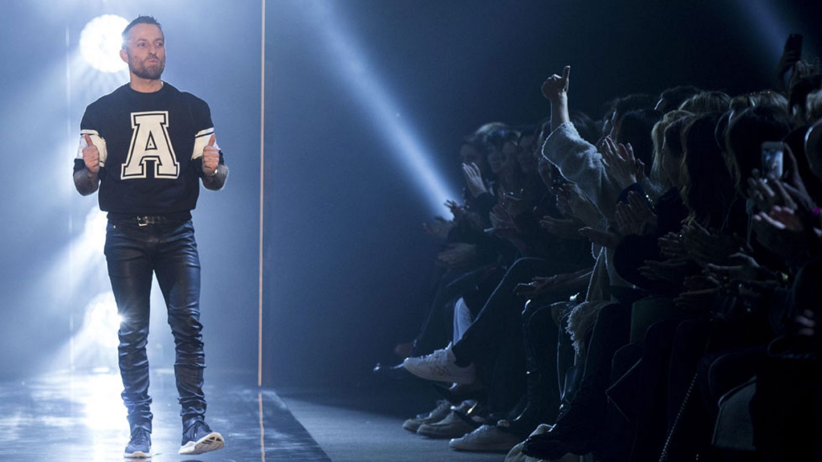 Novedades en la penúltima jornada de la semana de la moda de París