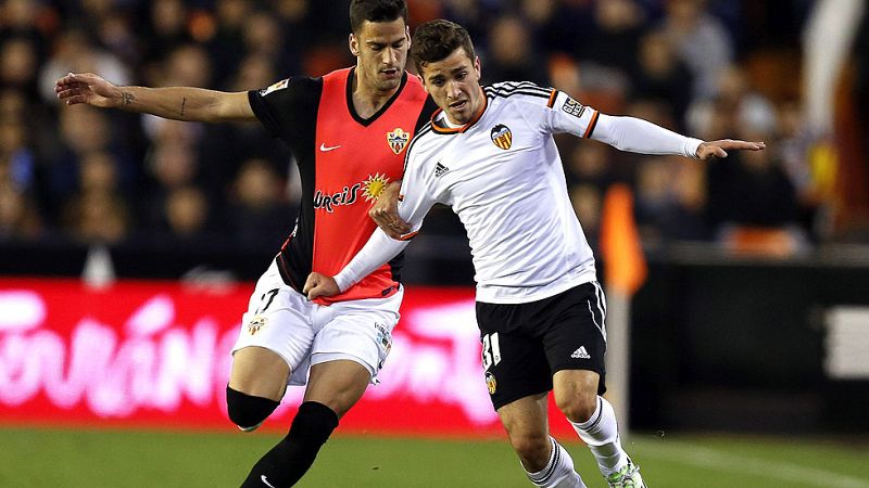 El Real Madrid quiere reforzar su lateral izquierdo y ha puesto sus ojos en el jugador del Valencia Gayá. Es uno de los objetivos de los blancos, inmersos en una ola de fichajes.