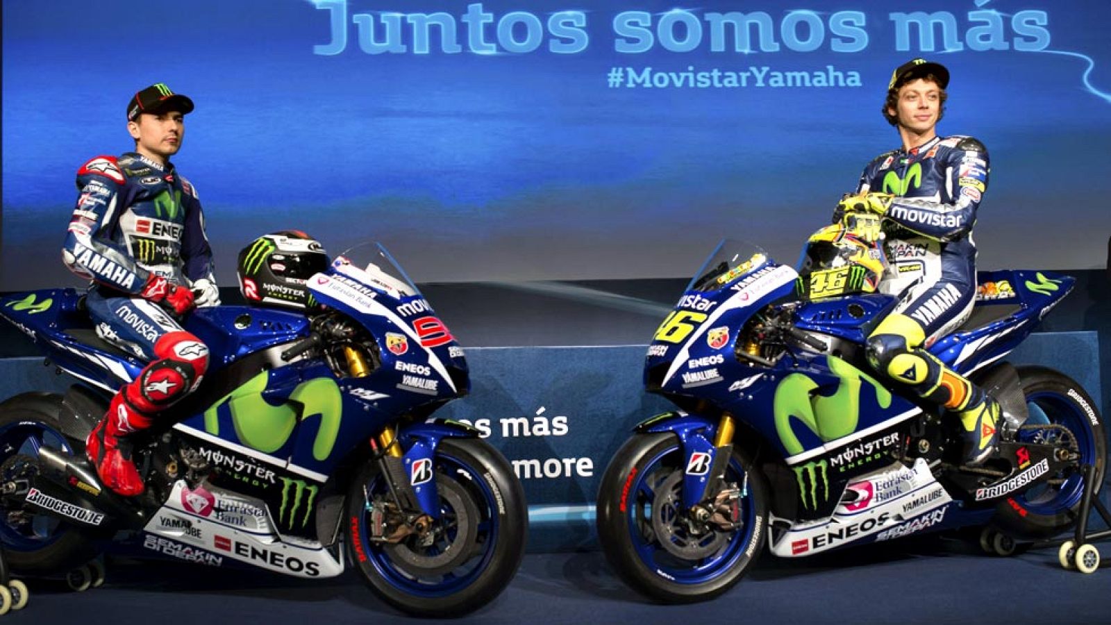 Yamaha presentó este miércoles en el 'Distrito Teléfonica', en  Madrid, las nuevas 'YZR-M1' del equipo Movistar Yamaha MotoGP con las  que el español Jorge Lorenzo y el italiano Valentino Rossi tratarán  de pelear por el título con las Hondas de Marc