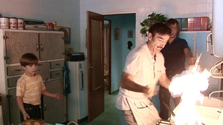 Cuéntame cómo pasó - Antonio, a punto de quemar la cocina