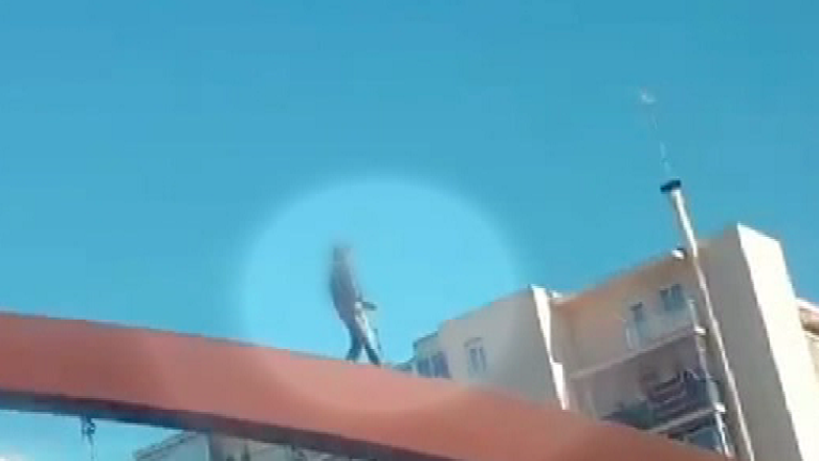 España Directo- Identifican al menor que se jugó la vida cruzando una pasarela