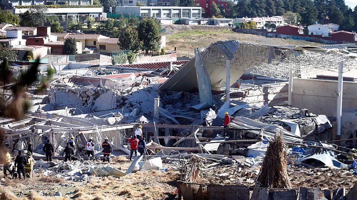 Telediario 1 - Al menos siete muertos al explotar un camión de gas frente a un hospital en México